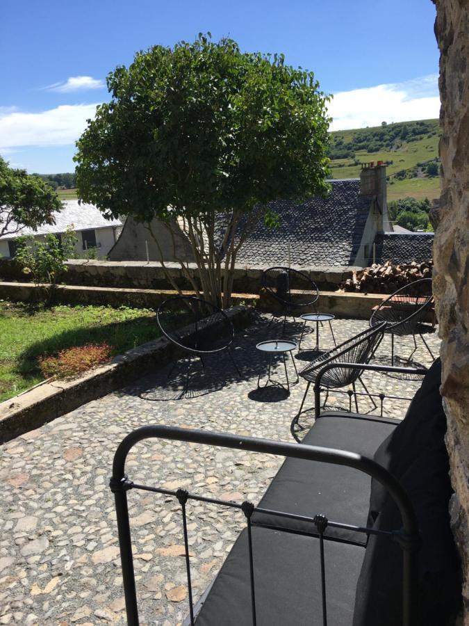 LA CURE grande maison de charme de 2 a 14 personnes Saint-Urcize Eksteriør bilde