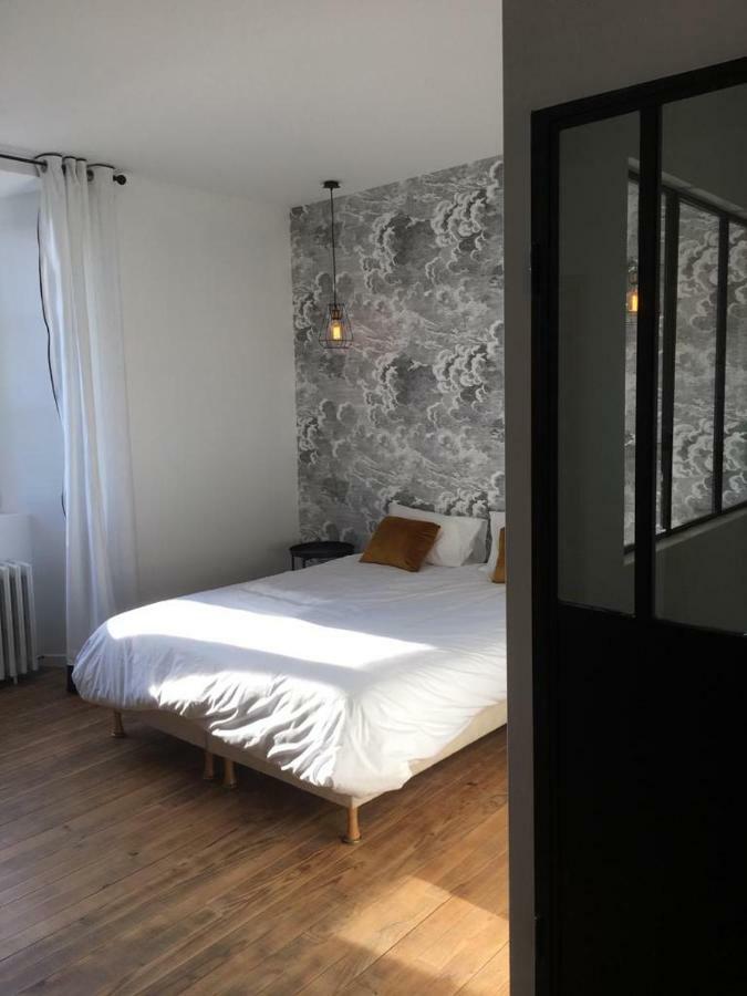 LA CURE grande maison de charme de 2 a 14 personnes Saint-Urcize Eksteriør bilde